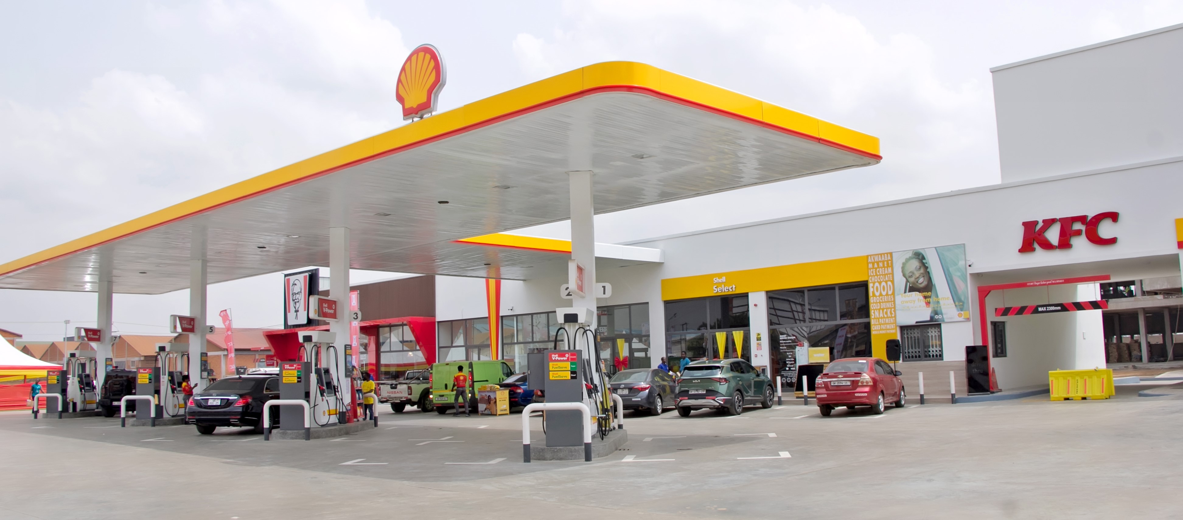 Shell unveils new visual identity at Manet service station